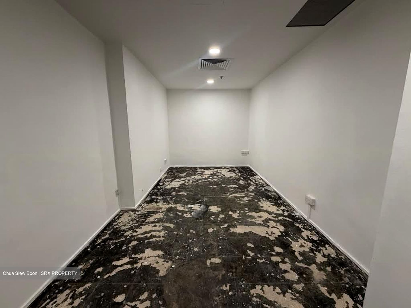 International Plaza (D2), Office #544642161